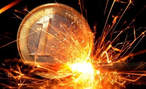 BCE: Creşterea lentă a economiei în zona euro ameninţă să amplifice riscurile la adresa stabilităţii financiare