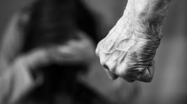 Victimele violenţei domestice vor putea beneficia de locuinţe sociale