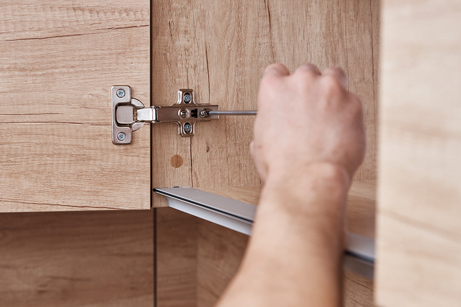 Alegerea balamalelor potrivite pentru fiecare tip de mobilier