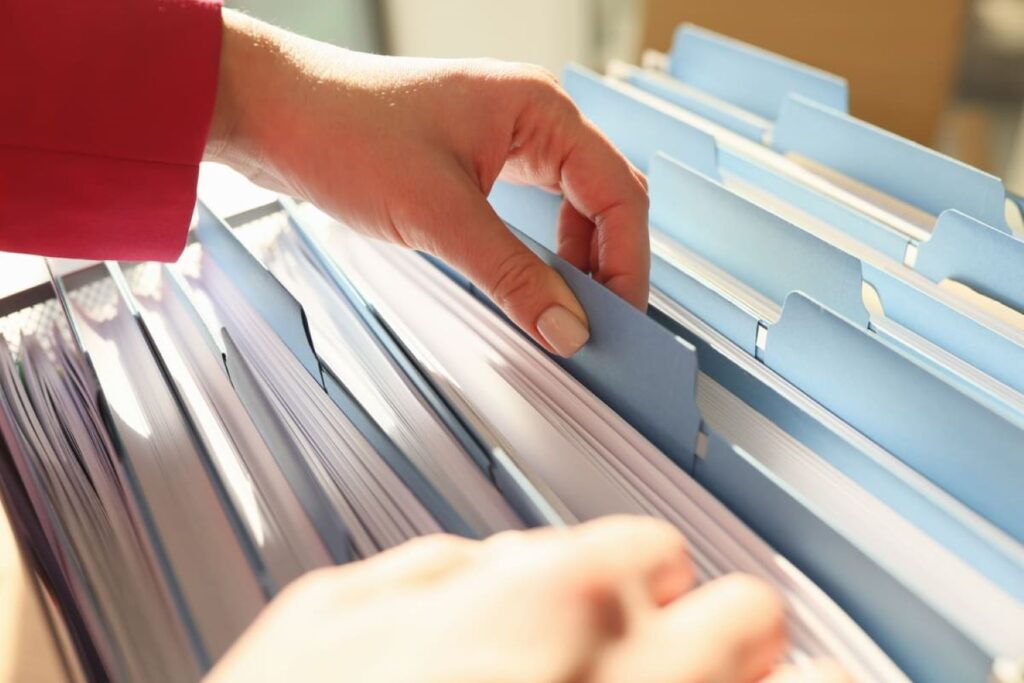 Cele mai bune practici pentru organizarea si arhivarea documentelor in mediul corporativ