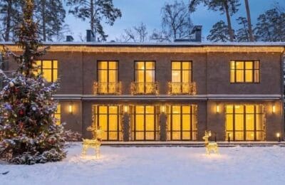 Steven Seagal, afacere rusească de 7,5 milioane $ – conac vândut de 6 ori mai scump