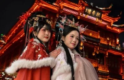 Chinamaxxing – Apa fiarta si sarituri usoare – Secretul tinerilor de pe TikTok?