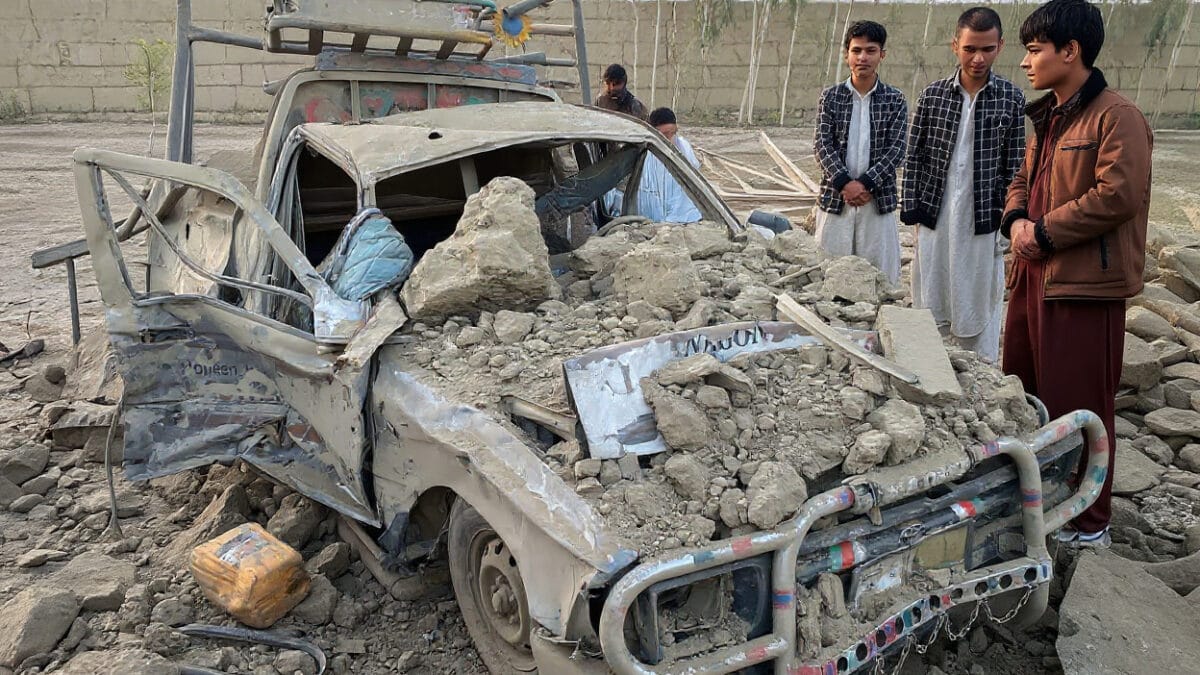 Pakistan – Bombardamente in Afganistan. 7 Tabere lovite, Zeci de victime Civile