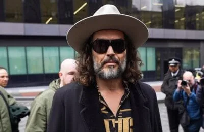Russell Brand, acuzat de VIOL – pledoarie surpriză și proces amânat – 2026