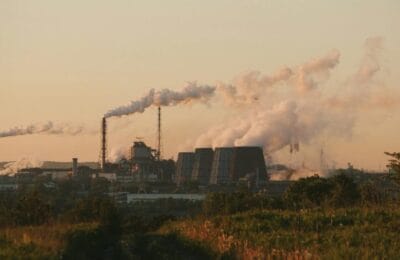 Război cu drone – Rafinărie Lukoil, la 2000 km de Ucraina, lovită