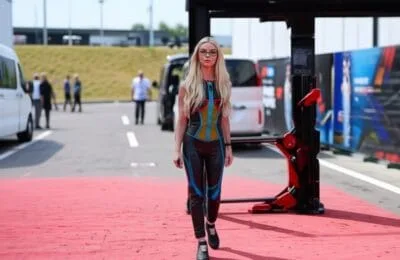 Anya Taylor-Joy – Corset Gaultier Spectaculos la Formula 1 Japonia