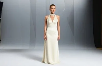Bella Hadid Incendiază Instagramul – Topul din Dantelă Orebella Face Ravagii