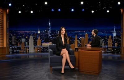 Camila Morrone Uimește la Fallon – Sacou Gucci direct pe piele! Detalii