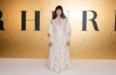 Dakota Johnson – Look sportiv de milioane si amenda in Los Angeles