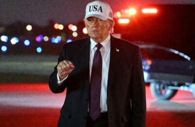 Trump, petrecere la Mar-a-Lago inainte de ordinul pentru Iran – Un dans bizar inainte de actiune?