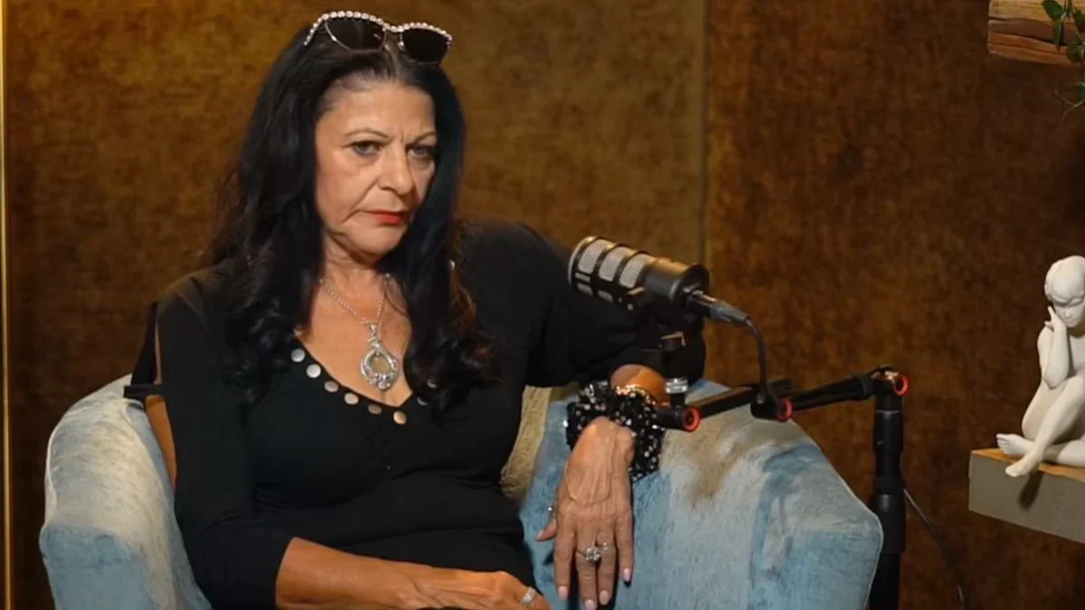 Elena Cârstea adopție