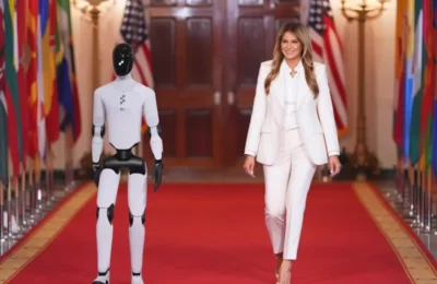 Robotul Figure 03, senzație la Casa Albă – Salut în 11 limbi cu Melania Trump