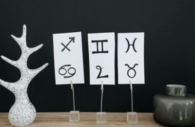 Horoscop Pești martie 2026 – Jupiter revine! Emoții sub lupa astrala