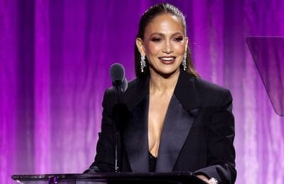 Jennifer Lopez, 56 ani, show incendiar in Las Vegas – Body transparent!