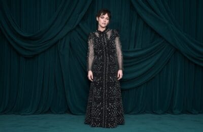Kristen Stewart Uimește la Pre-Oscaruri – Costum Chanel Transparent!
