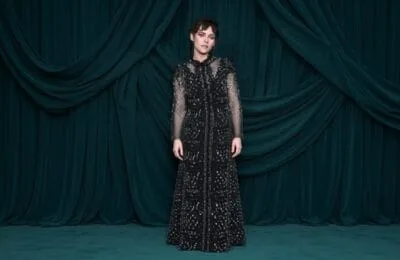Kristen Stewart Uimește la Pre-Oscaruri – Costum Chanel Transparent!