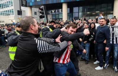 Haos la Newcastle – Sunderland – Fan resuscitat! Derby cu violențe crunte