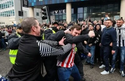 Haos la Newcastle – Sunderland – Fan resuscitat! Derby cu violențe crunte