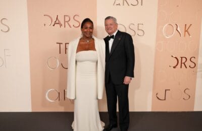 Oscaruri cu scântei – Warner triumfă, Sarandos atrage atenția