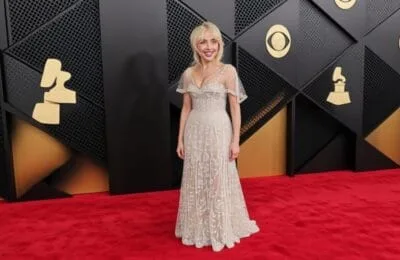 Sabrina Carpenter – Rochie Transparentă Incendiară și Reacții Virale Online