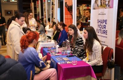 Analiză IntegralEdu: educația în străinătate arată o schimbare a tendințelor în România și la nivelul Europei de Sud Est