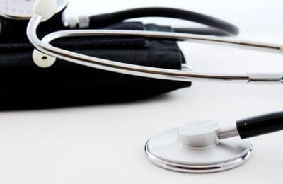 Rețetele pe hârtie, istorie! Digitalizarea salvează Sănătatea? Doar 3 din 10 medici folosesc DES