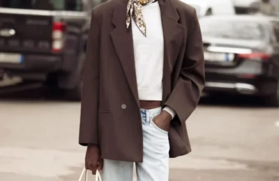 Eșarfa de mătase revine în 2026 – 4 moduri spectaculoase de a o purta