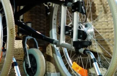 Indemnizații handicap, virate din 13 martie! Impozit pe chirii – schimbări din 2026