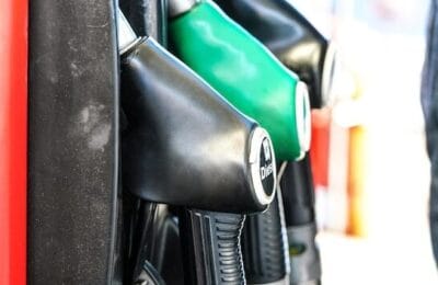 Șoc la pompă – Benzina trece de 8 lei. Unde alimentezi mai ieftin în Europa?