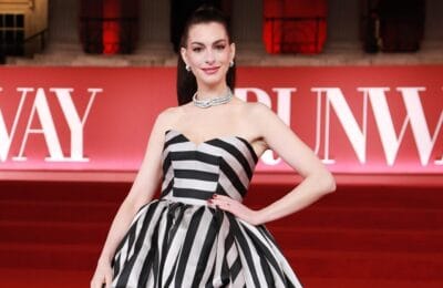 Anne Hathaway, senzație la Londra – Rochia Louis Vuitton care a eclipsat tot!