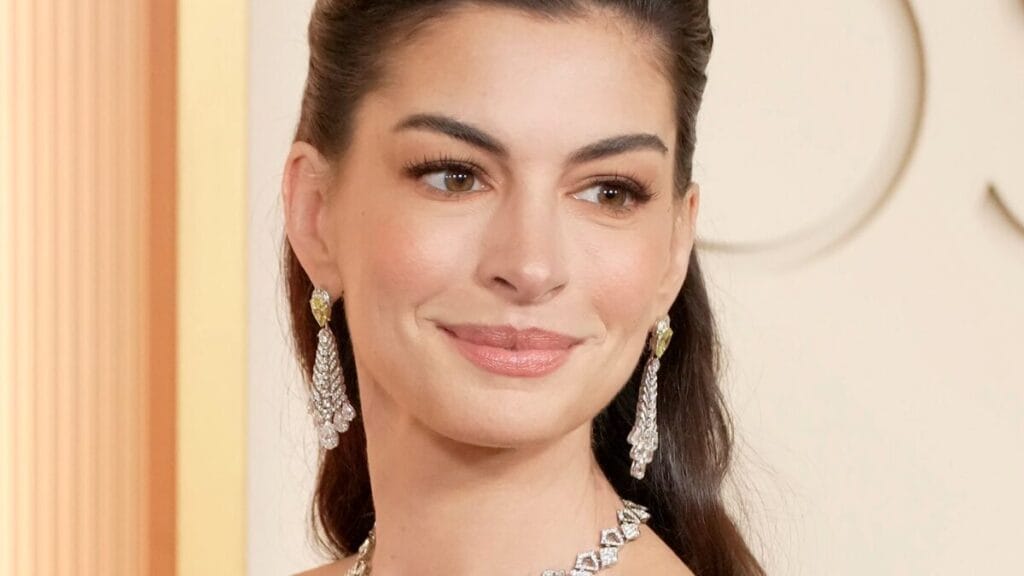 Anne Hathaway Schiaparelli