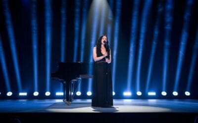 Demi Lovato Uimește: Rochie Transparentă Peste Bikini Neon! Vezi Aici