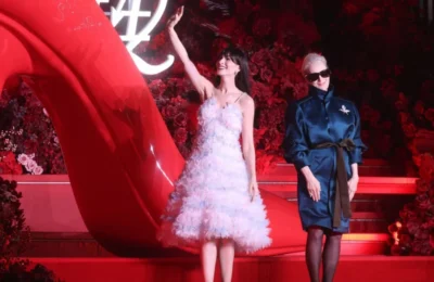 La 20 de ani de la succes – Diavolul se îmbracă de la Prada 2” are premiera!