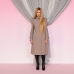 Dixie DAmelio - Siluetă de clepsidră într-un trench Mugler spectaculos