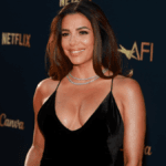 Eva Longoria uimește la AFI - rochie decoltată și inel de 6.177 $