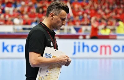 Selectionerul Romaniei suspendat pentru o metoda interzisa. Ce a facut de fapt antrenorul