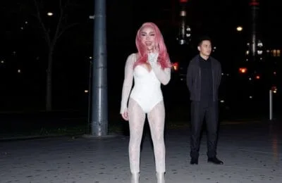 Ice Spice, apariție INCENDIARĂ la Coachella 2026: Body transparent și sutien NEON