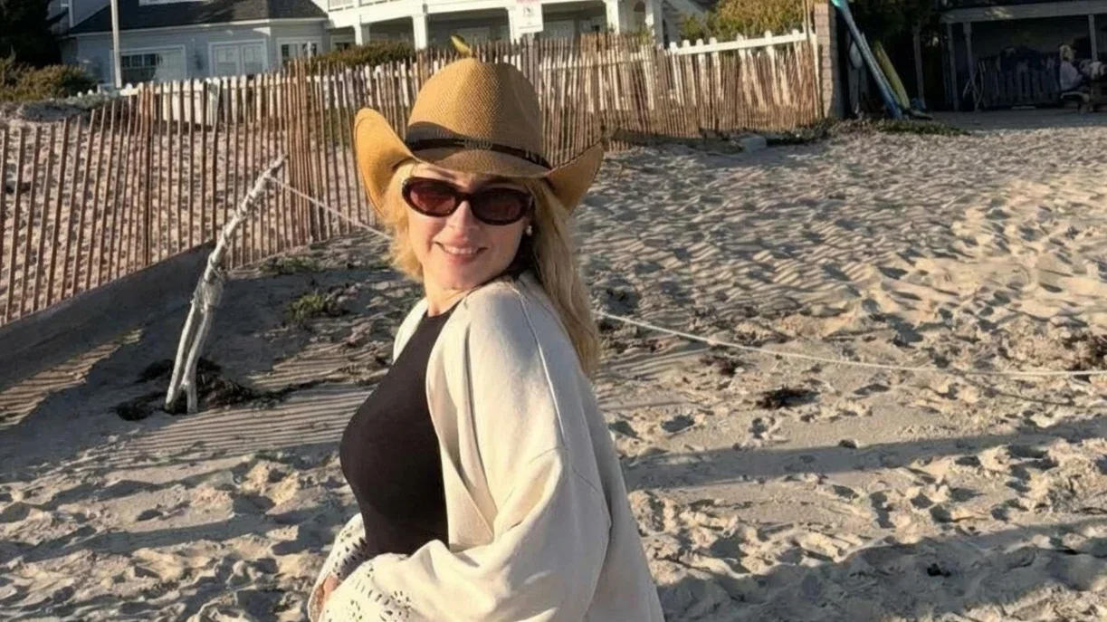 O tiktokeriță celebră rupe tăcerea. Presiuni uriașe să șteargă totul după operația la sâni