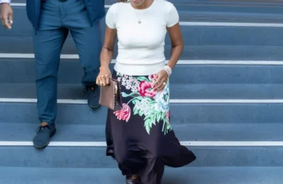 Michelle Obama – Fusta neagră Tory Burch redefinește stilul office