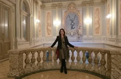 Oana Sîrbu, asaltată! 6 cutii cu scrisori de la soldați îndrăgostiți