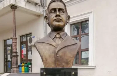Iași – Bustul lui Octavian Goga, premierul care a retras cetățenia a 225.222 de evrei, înlăturat