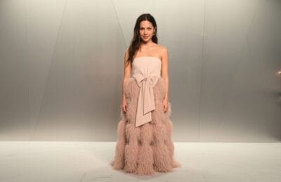 Olivia Rodrigo incendiază online-ul – ținută îndrăzneață la lansarea drop dead”