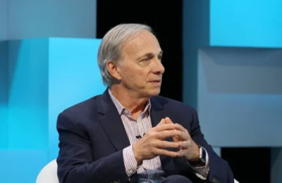 Miliardarul Ray Dalio avertizează – Stagflația a lovit SUA. Ce se întâmplă cu banii tăi