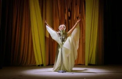 Sabrina Carpenter Incendiară la Coachella – 2 Rochii Micro Dior, Senzație!