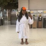 Simone Ashley, incendiară în bikini Burberry! Reacții virale online