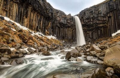 Svartifoss – Orga Naturală de 20m a Islandei – Un Spectacol Unic