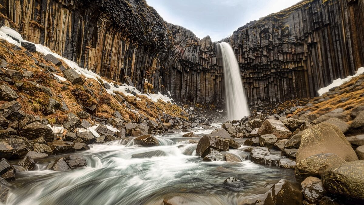 Svartifoss cascada