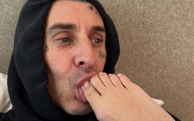 Kourtney Kardashian, 47 de ani, sărbătorită de Travis Barker cu o poză șoc – supt degetele de la picioare