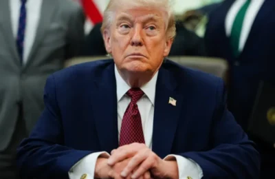 Trump prelungește armistițiul cu Iranul, blochează Ormuz. Petrol sub 90 dolari