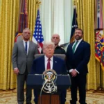 Trump promite terapii psihedelice cu 90% eficiență după SMS de la Rogan